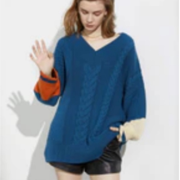 New Big Blue Cable Knit Sweater- S/M/ Blue - Picture 3 of 9